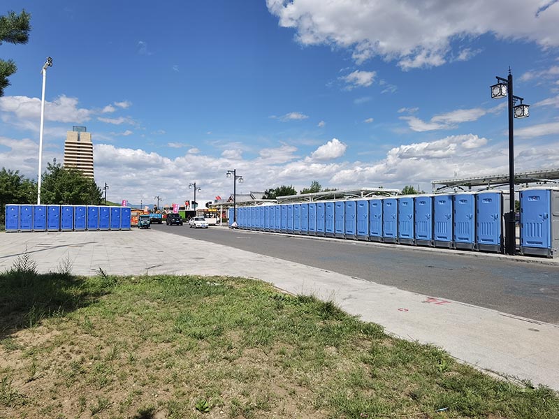 水沖儲存式廁所